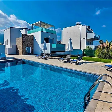 Lilu 1 With Private Pool Szálloda 4*
